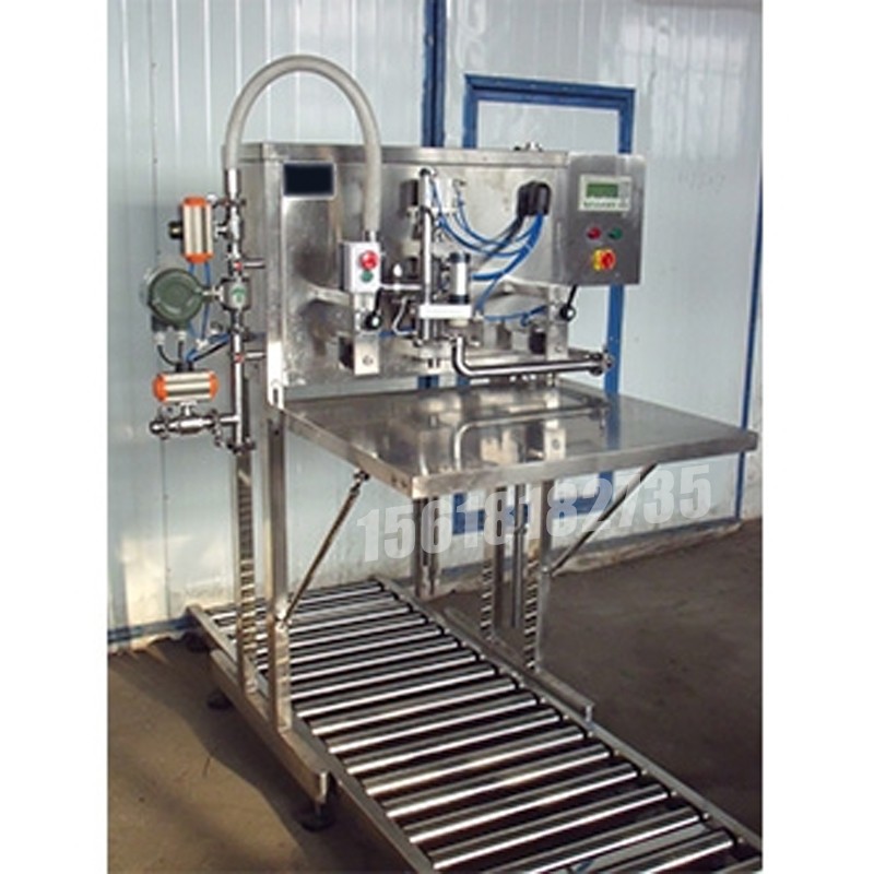 液體灌裝機(jī),稱重灌裝機(jī),定量灌裝機(jī) 液體灌裝機(jī),稱重灌裝機(jī),定量灌裝機(jī)